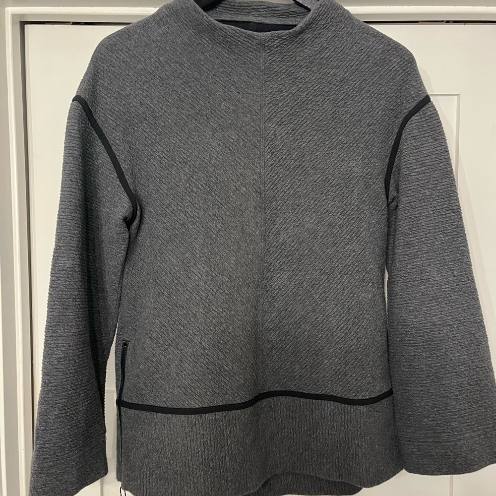 Grey Lulu lemon sweater size medium it 8/10. Dress up or down